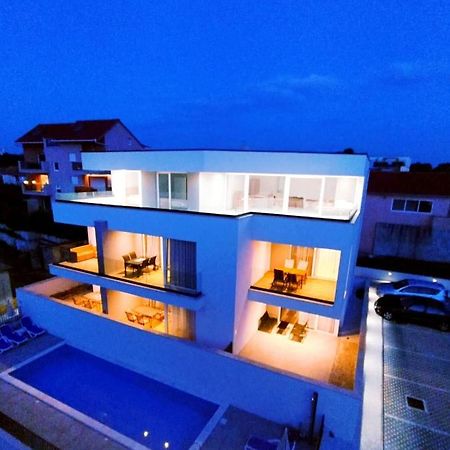 Villa Apartment Joel Трогир Екстериор снимка