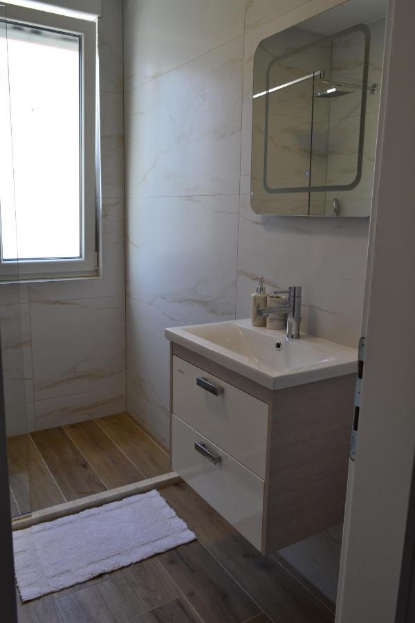 Villa Apartment Joel Трогир Екстериор снимка