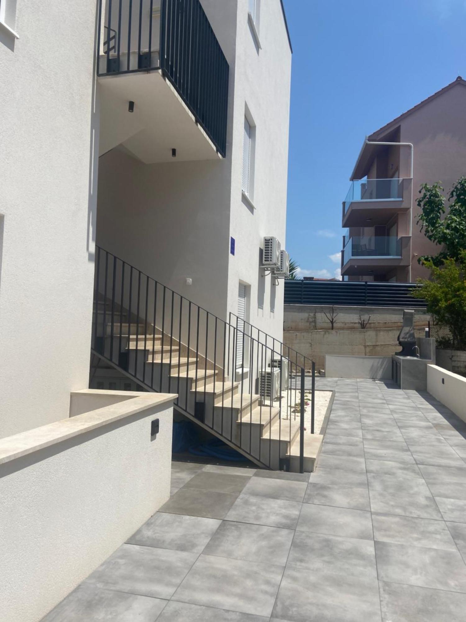Villa Apartment Joel Трогир Екстериор снимка